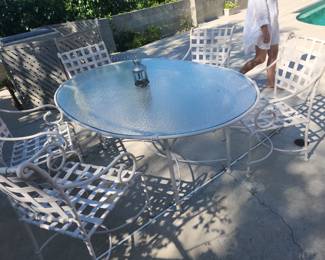 BROWN JORDAN Top Quality Patio Furniture OVAL table with 5 chairs. Can't beat this price $1200.00 for this quality.