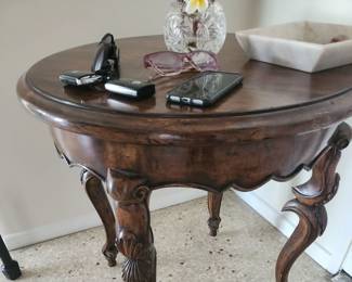 Elegant entry way table 