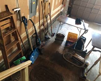 Garage: Tools, Tables, Vacuum Cleaners