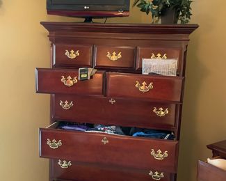 wooden chest of drawers, queen bedroom set