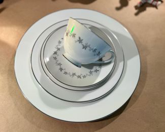 Royal Doulton bone china 5pc place setting for 12