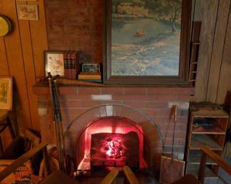 Elec. Fireplace w/lights & heat - but no marshmallows