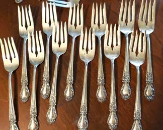 International, Brocade Sterling 4pc. place setting for 12 w/7 soup spoons and w/5 serving pieces