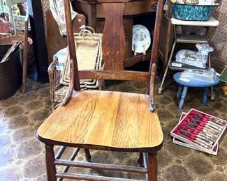 5 Oak chairs - 3 of this style and 2 that look very similar