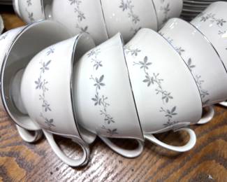 Royal Doulton bone china 5pc place setting for 12