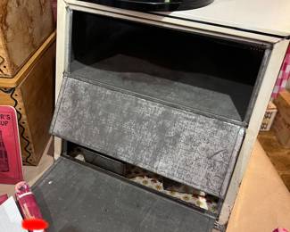 Vtg. Metal 2 compartment pie box