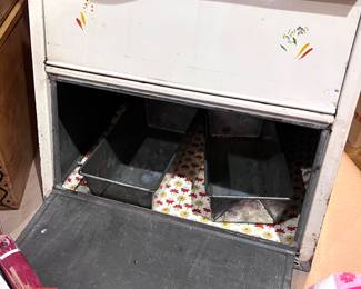 Vtg. Metal 2 compartment pie box