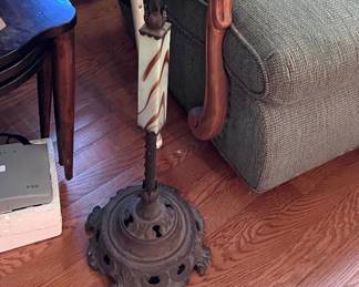 Iron floor stand w/Jadeite/uranium