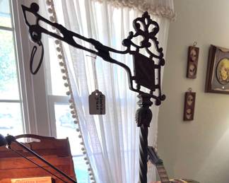 Iron floor stand w/Jadeite/uranium