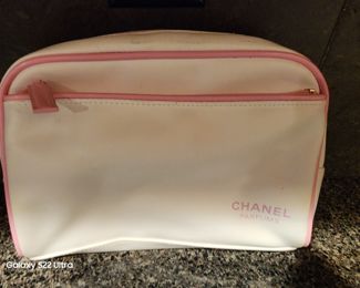 11.	Chanel Parfums Makeup Travel Bag White w Pink $65
