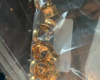 GOLD PLATED NAPKIN RINGS.