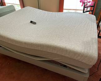 ADJUSTABLE QUEEN BED WITH REMOTE.