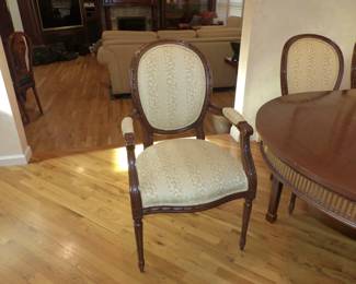 Dining table with leaves, table pads and 10 chairs