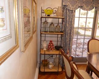 Bakers rack, bricabrac