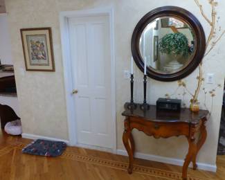Round mirror, small french country console table