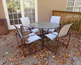 Brown Jordan outdoor table with 4 chairs