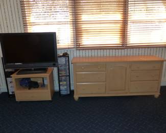 Light wood bedroom set