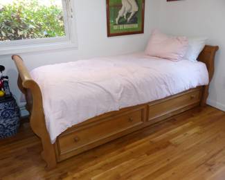 Trundle sleigh bed