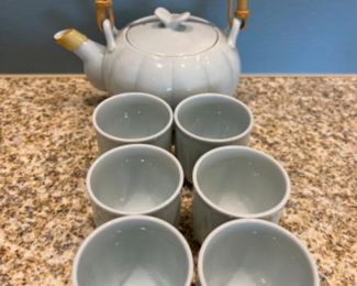 Elegant White Ceramic Teapot & Cups