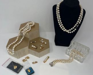 Vintage Synthetic & Freshwater Pearl Jewelry