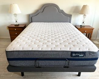 Queen size Serta adjustable lift