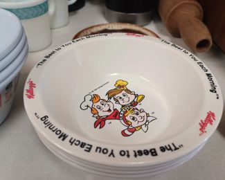 Four Kelloggs cereal bowls