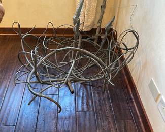 Teradactyl Nest with stand