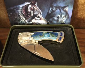 Wolf theme collector's knife in case
