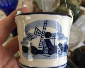 Small Holland-style ceramic bucket