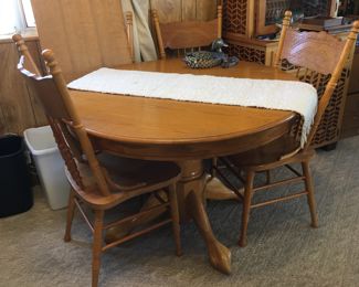 paw-foot table w/leaf + 4 chairs