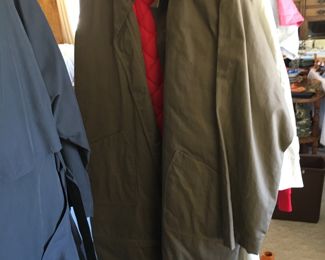 Very nice insulated men's coat w/zip-off bottom