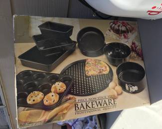 9-pc bakeware set in box
