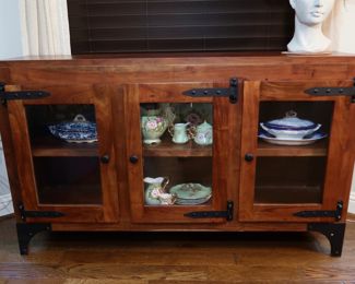 Beautiful solid wood Buffet/Side table with great hardware. Plenty of storage for your beautiful collectibles