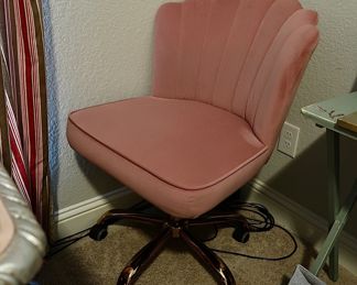 Adjustable Clam Desk Chair