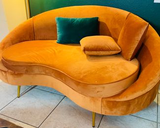 $700 Velvet curved sofa Purchase OMARY 5'Lx3'3"x2'9"