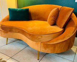 $700 
Velvet curved sofa Purchase OMARY 5'Lx3'3"x2'9"