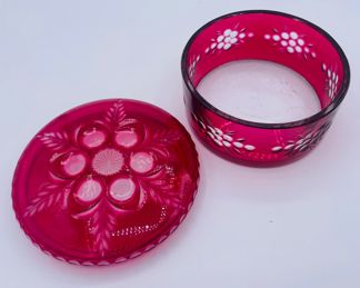 $250 Val st Lambert (1874-1960) bonbonniere Joseph Simon 4.5W - Art Deco period. Cranberry red floral design