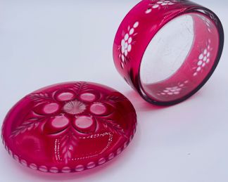 $250 Val st Lambert (1874-1960) bonbonniere Joseph Simon 4.5W - Art Deco period. Cranberry red floral design