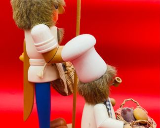 $100 	
Set of 2 bakers 16T  Christian Ulbrich Holzkuns		