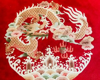 $950 	
Red & black Chinese rug 14'9""x9'1"very good condition	