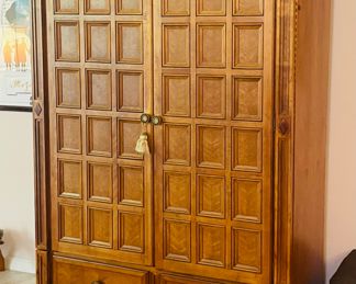 $450 
Henrendon TV cabinet 56Wx77Hx26D	