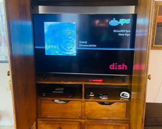 $450 
Henrendon TV cabinet 56Wx77Hx26D	