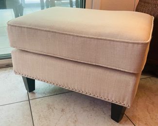 $80 	"Ottoman 26""Wx21Dx17H Taupe "	