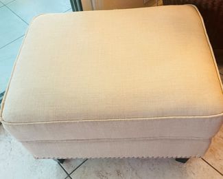 $80 	"Ottoman 26""Wx21Dx17H Taupe "	