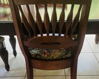 $750 	"
Dining Room table 5.5'L +2 leaves 14"" x 32H x29""H"	