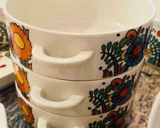 $650 	
Villeroy & Boch Acapulco set of china for 6	