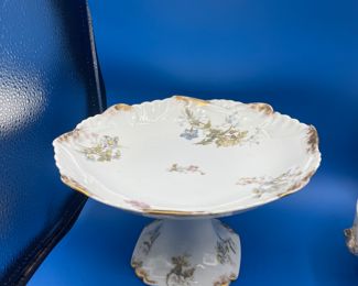 $150 	
Limoges depose floral/white 15 pieces 	