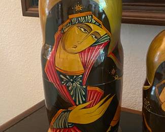 $250 	
Russian dolls Religious set one crack in one (7)