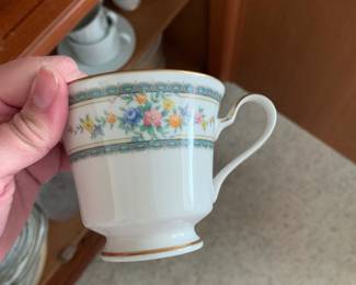 Noritake Ivory China Set “Amenity” pattern