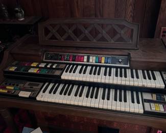 Holiday with Genie electric organ from 1970s
